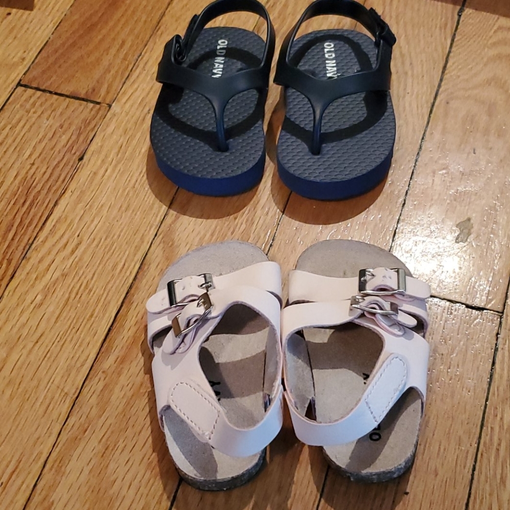 Bundle Baby infant sandals and flip flops - Picture 2 of 10
